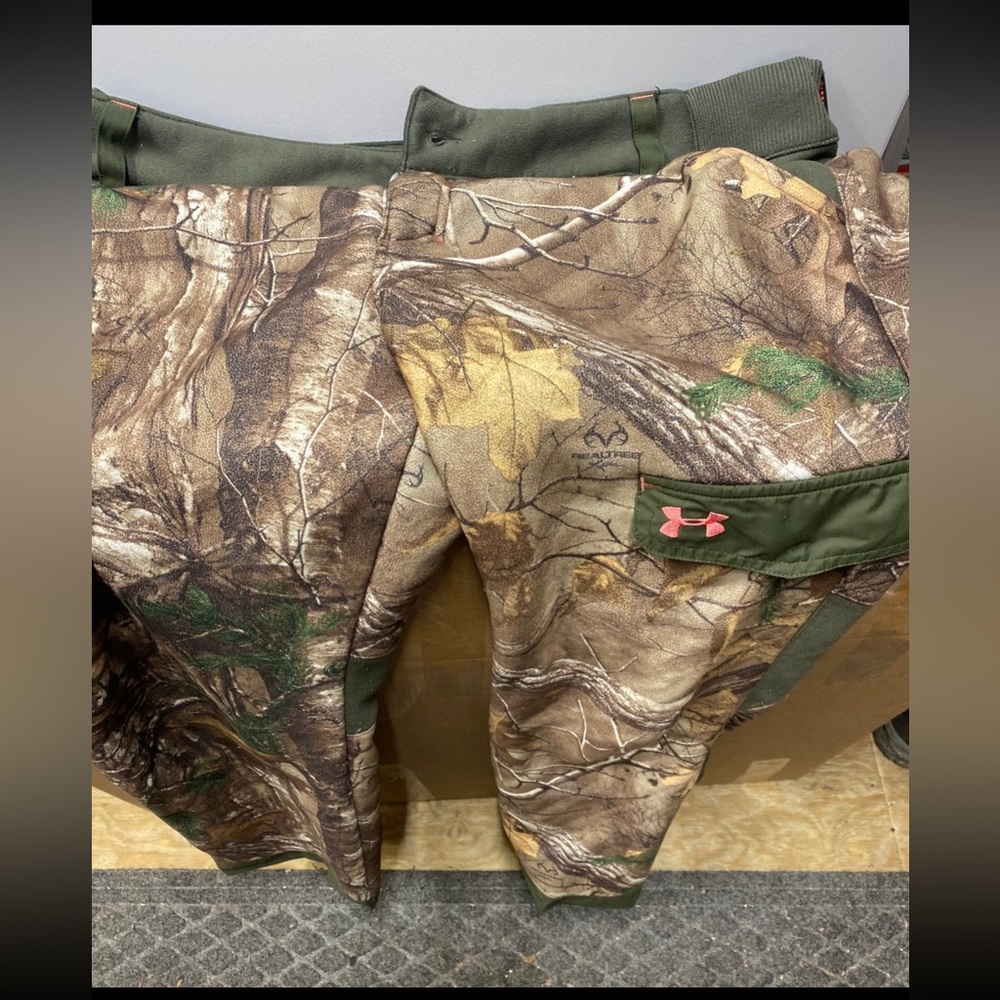 Women’s Under Armour Camo pants